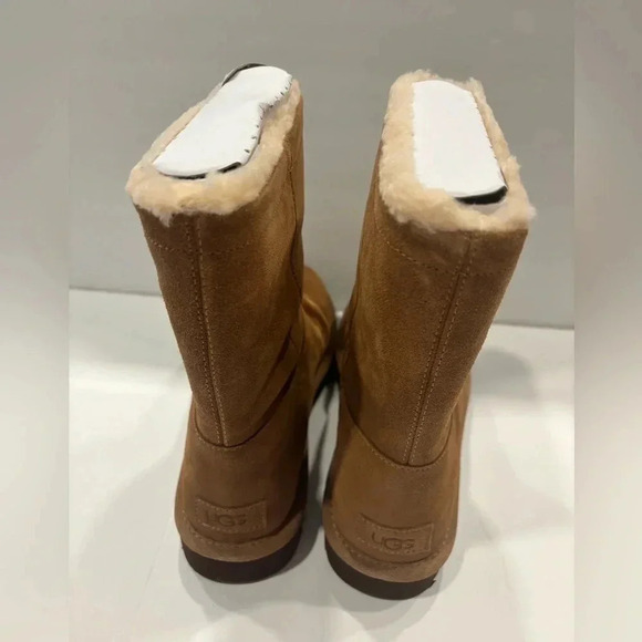 Uggs Classic Short Toggler Women’s Boots Size 9 NWT Color Chestnut - Picture 3 of 7